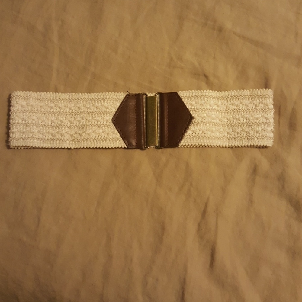 Elastic belt with leather and metal clasp